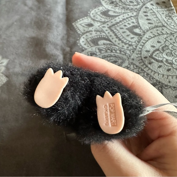 Labubu Pin For Love Letter R - Picture 5 of 5